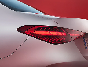 The striking rear with two-section tail lights